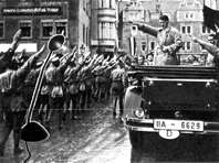 Meine Schreibtischlampe marschiert am Führer vorbei