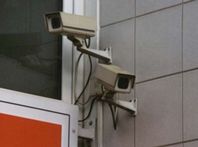 Viele Überwachungskameras gibt es schon jetzt in Banken, Geschäften und Bahnhöfen