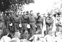 ... wußte die Polizei am Ende auch keine andere Variante, als den BlockiererInnen ein Angebot zu machen.