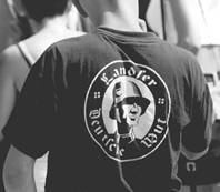 T-Shirts von Demonstranten auf einem NPD-Aufmarsch in Rostock