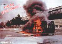 Dieses gleichnamige Plakat aus dem Jahre 1982 ist auch heute noch in tausenden Zentren (z.B. im Greifswalder IKUWO) und WG-Küchen zu finden. Damals diente es als Soliplakat für den Berliner Ermittlungsausschuss.